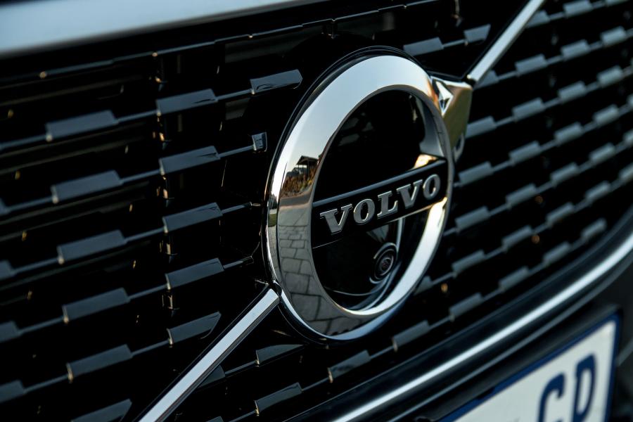 Логотип Volvo S90 T6 R-Design 2017 года  (ZA) (фото 2 из 20)